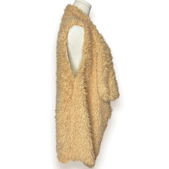 JANICE APPAREL‎ Faux Fur Shaggy Vest Carmel Size OS - Picture 3 of 6